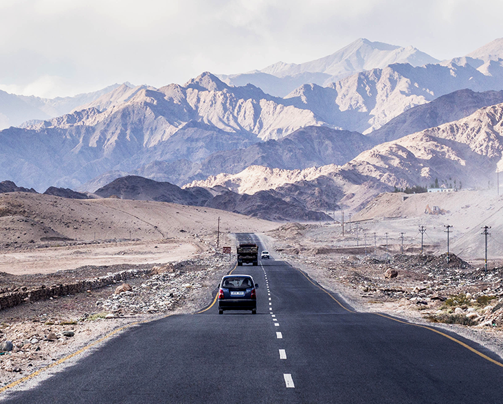 Coastal Drives, Desert Roads, and Mountain Passes: India’s Most Fuel-Dependent Journeys 