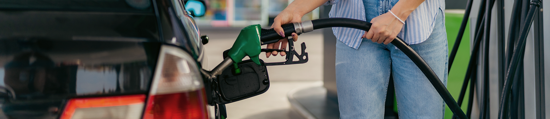 Travel Smart: How to Plan Fuel Stops for Long Road Trips in India